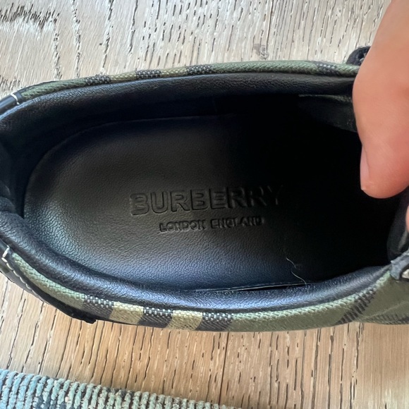 Burberry sneakers used size 5 - Picture 6 of 7